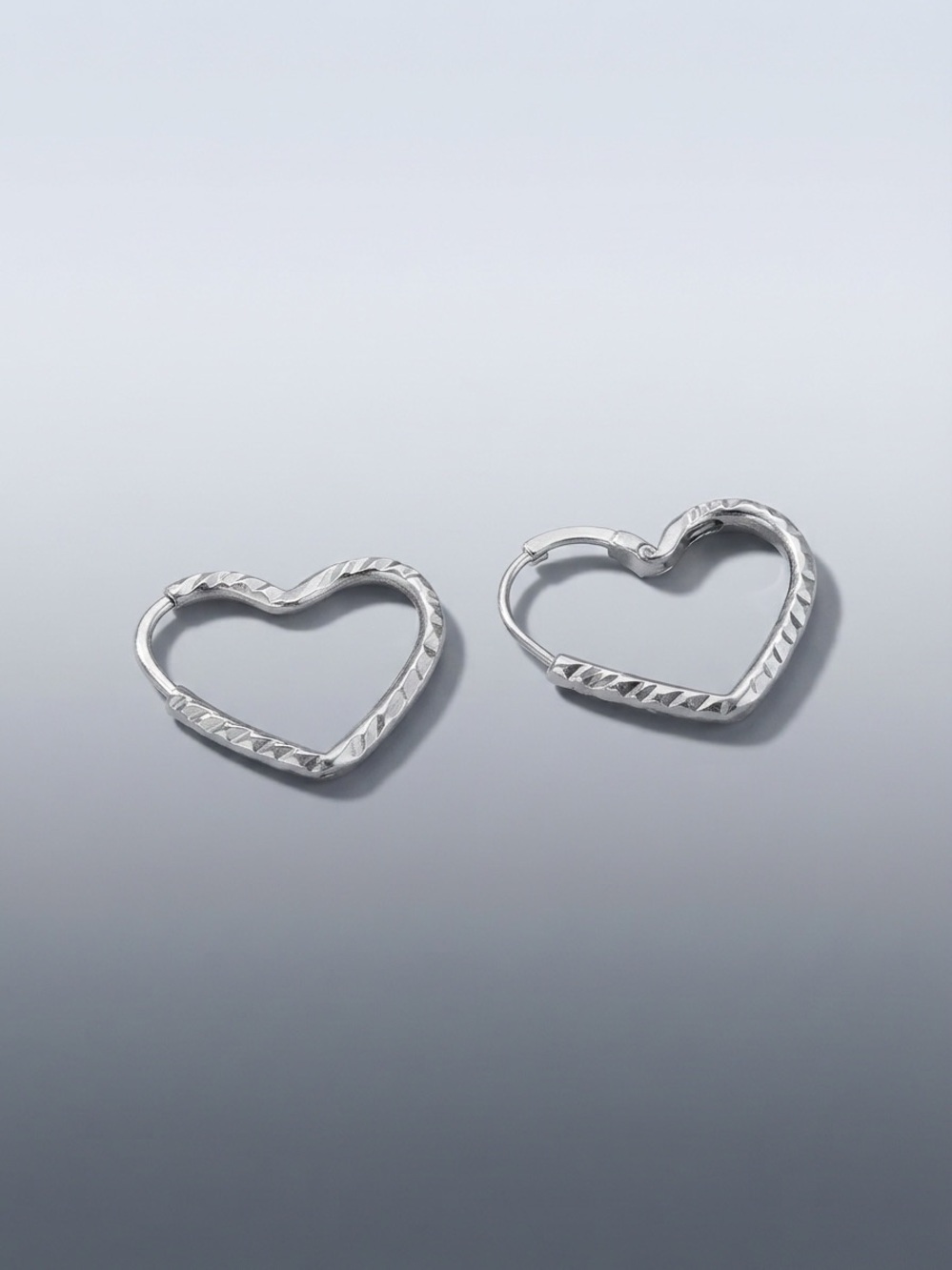 Elegant Heart-Shaped Hoop Earrings in Silver 925